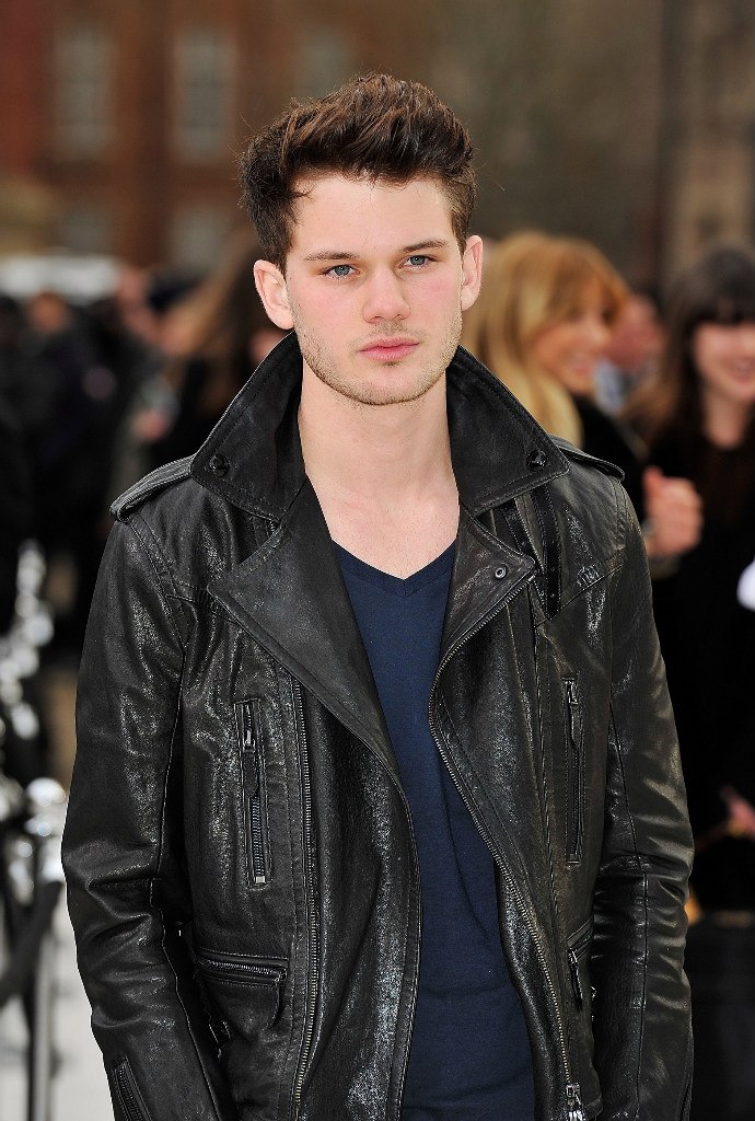 Jeremy Irvine photo #600452