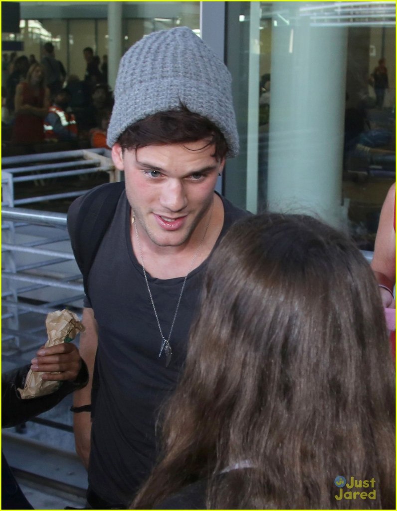 Jeremy Irvine photo #597356