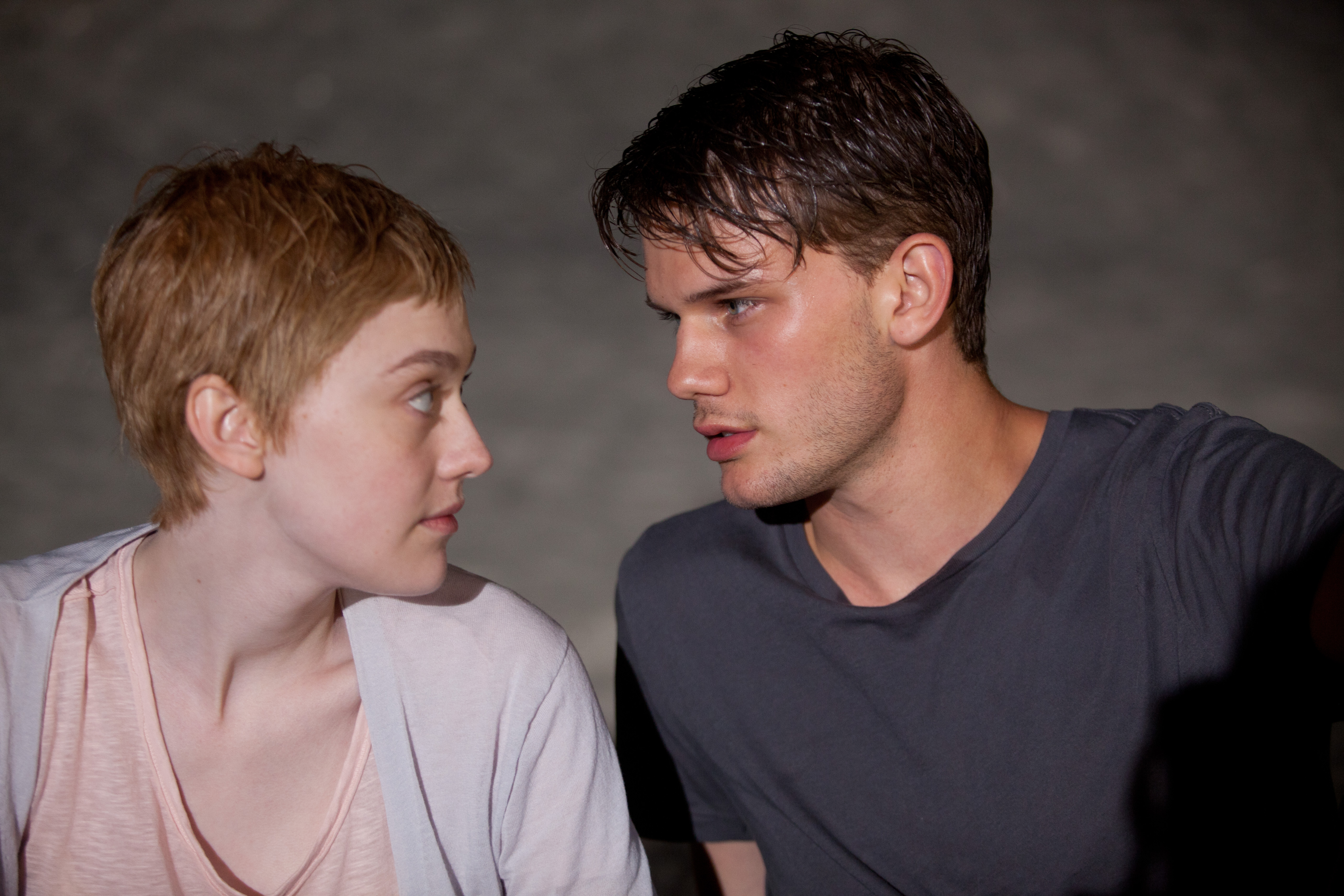 Jeremy Irvine photo #594425