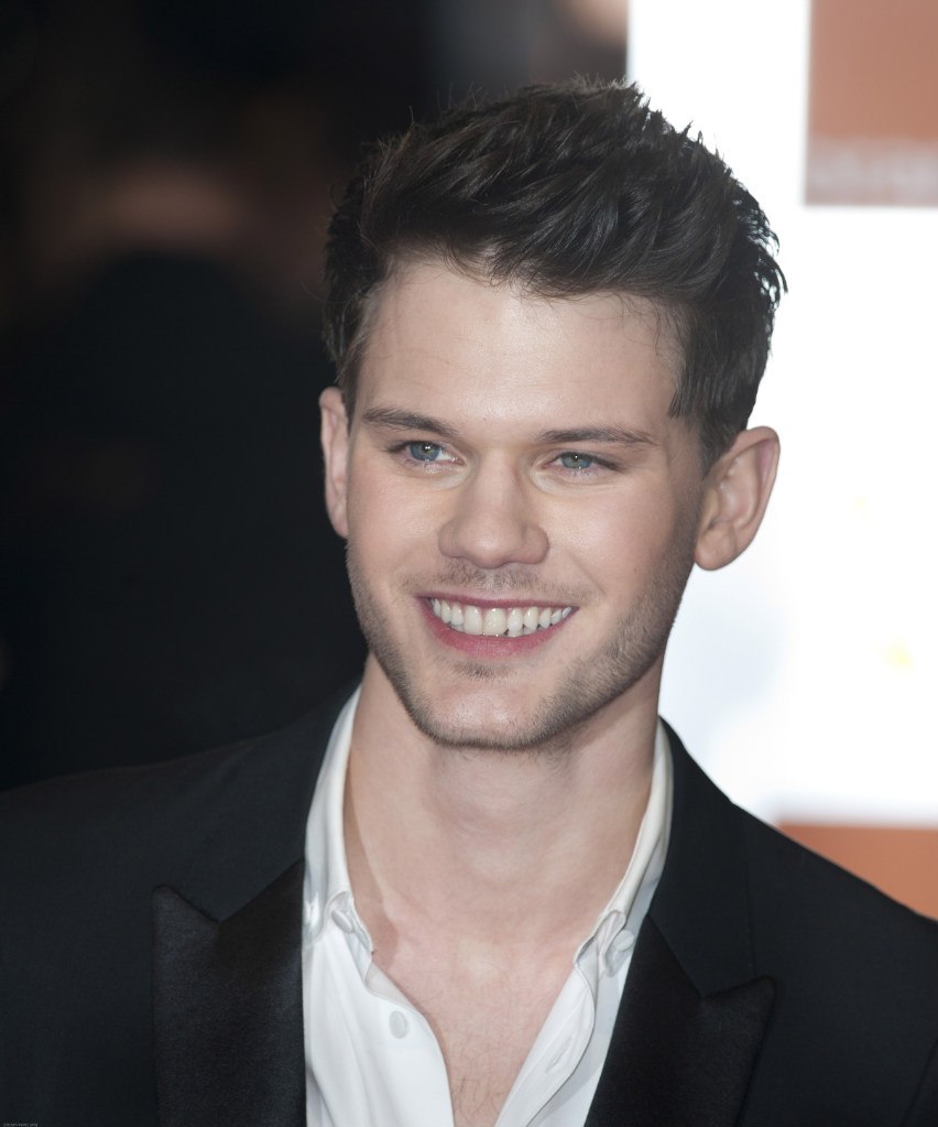 Jeremy Irvine photo #600458