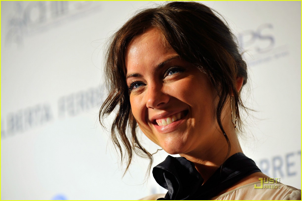 Jessica Stroup photo #108232