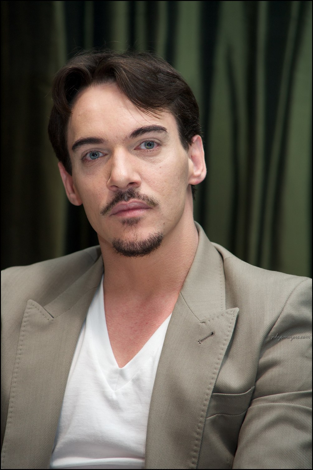 Jonathan Rhys-Meyers photo #492821