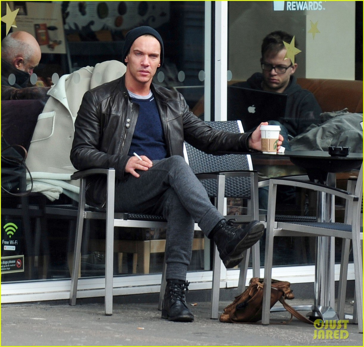 Jonathan Rhys-Meyers photo #582524