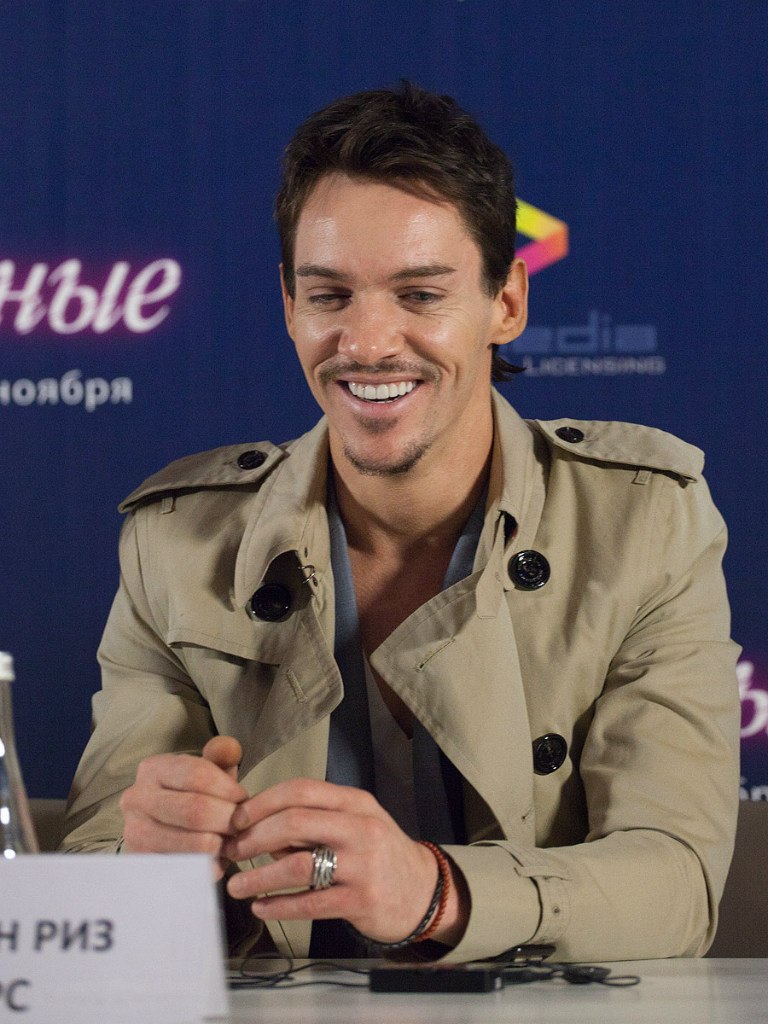 Jonathan Rhys-Meyers photo #487109