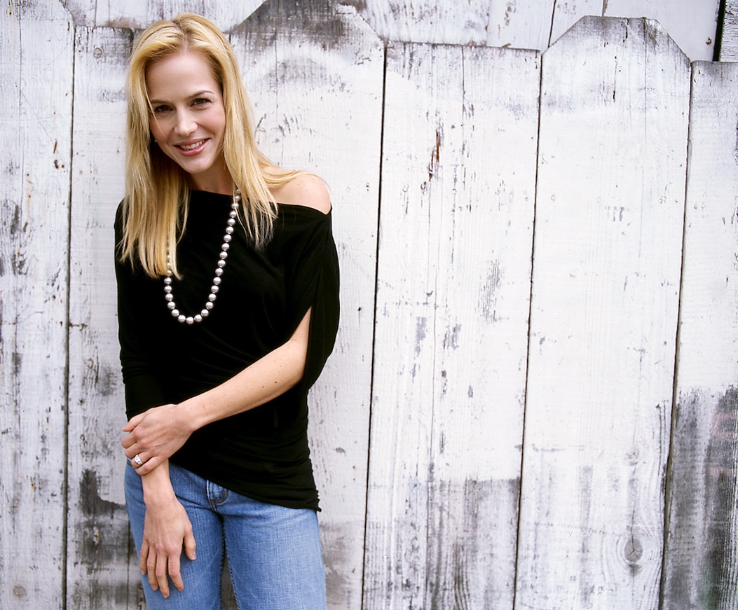 Julie Benz photo #221956