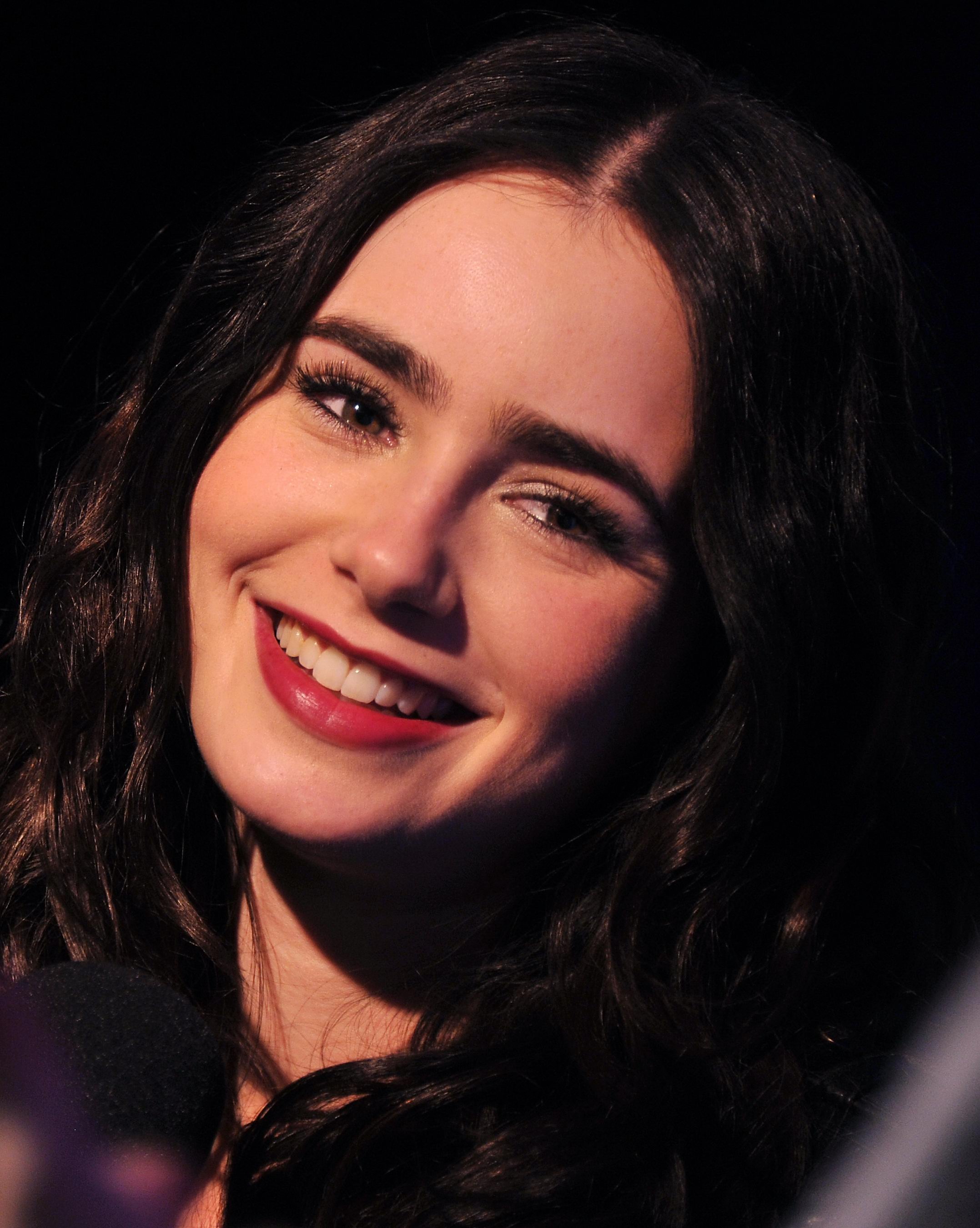 Lily Collins photo #367563