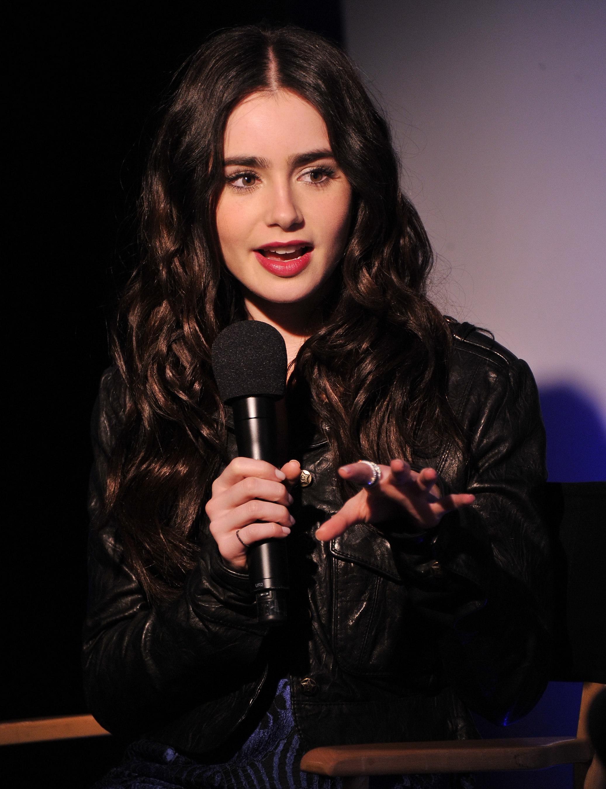 Lily Collins photo #367561