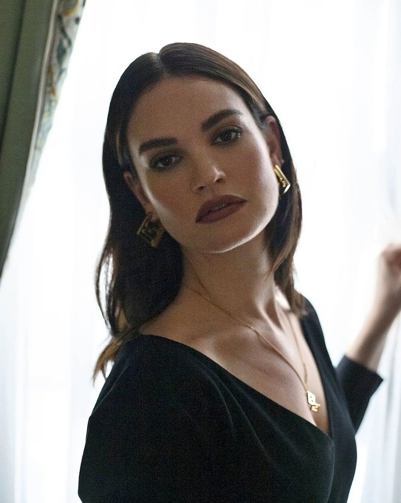 Lily James photo #1055914