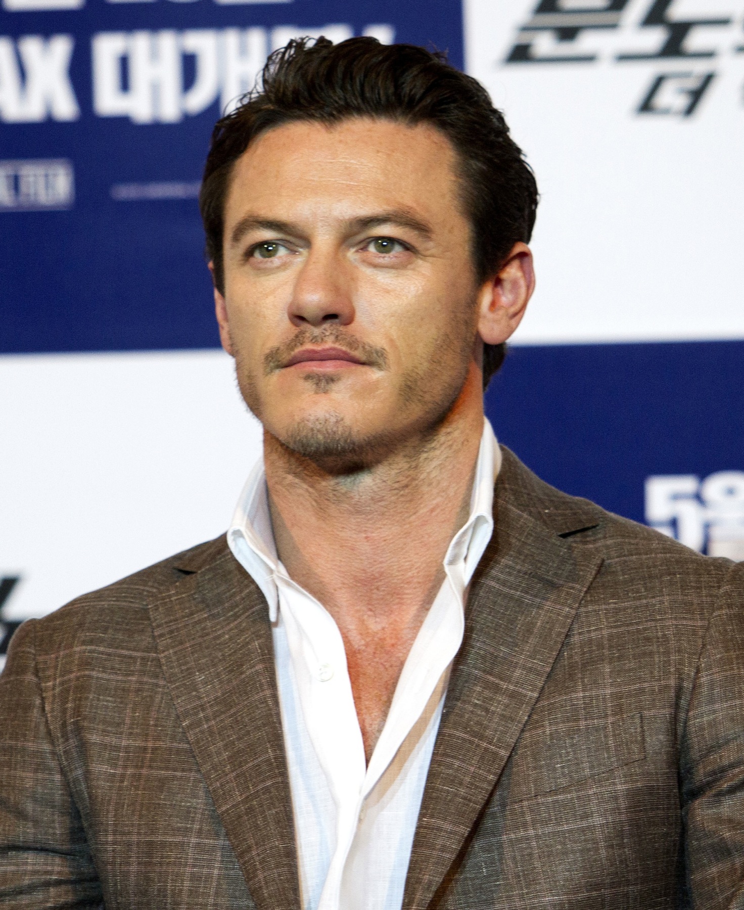 Luke Evans photo #588762