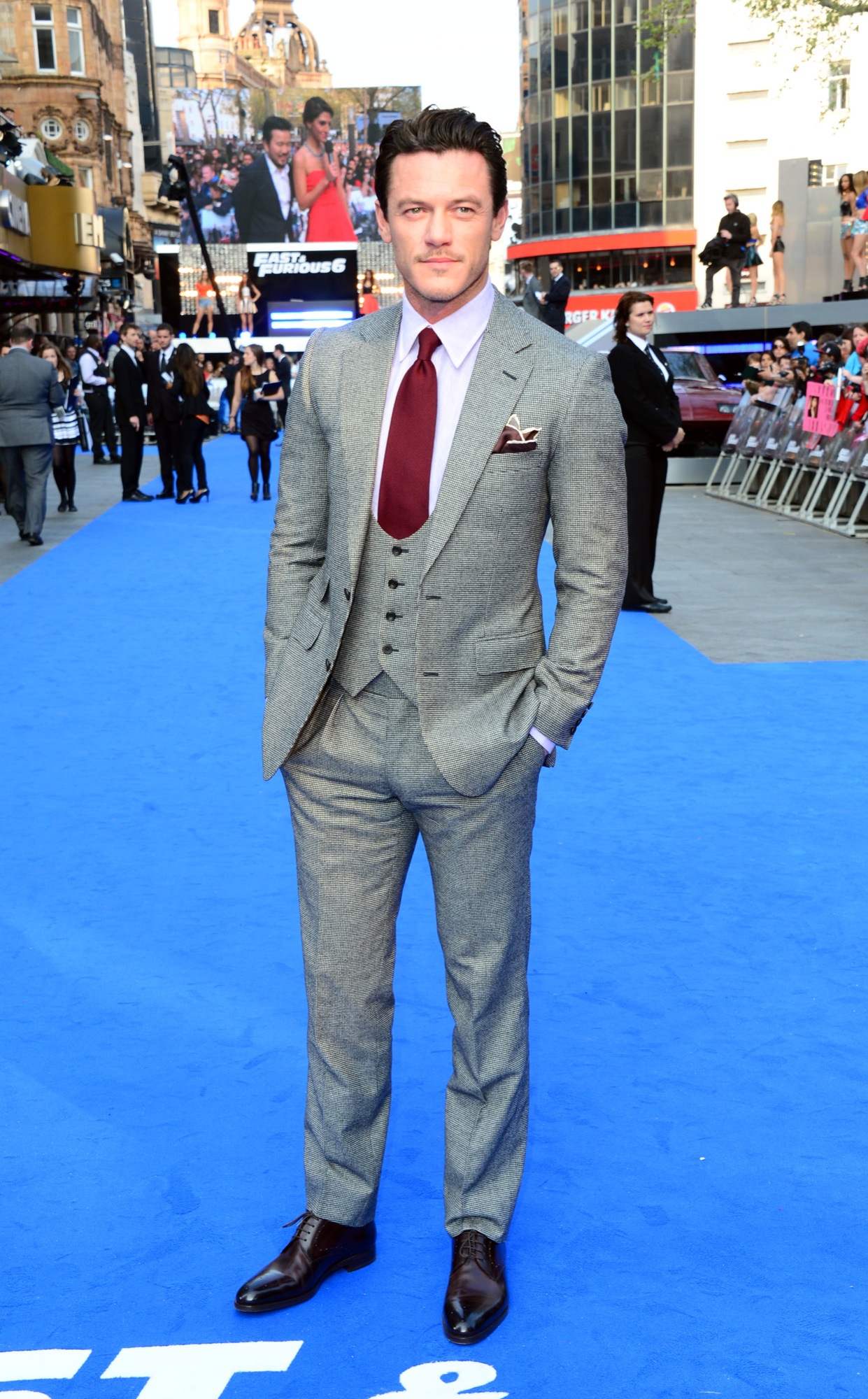 Luke Evans photo #588763