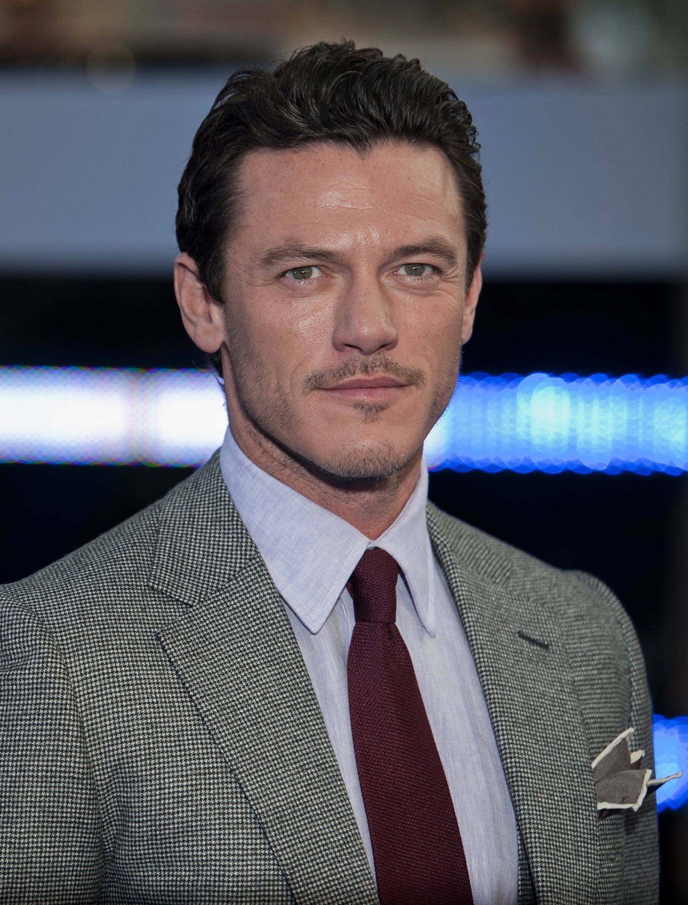 Luke Evans photo #588761