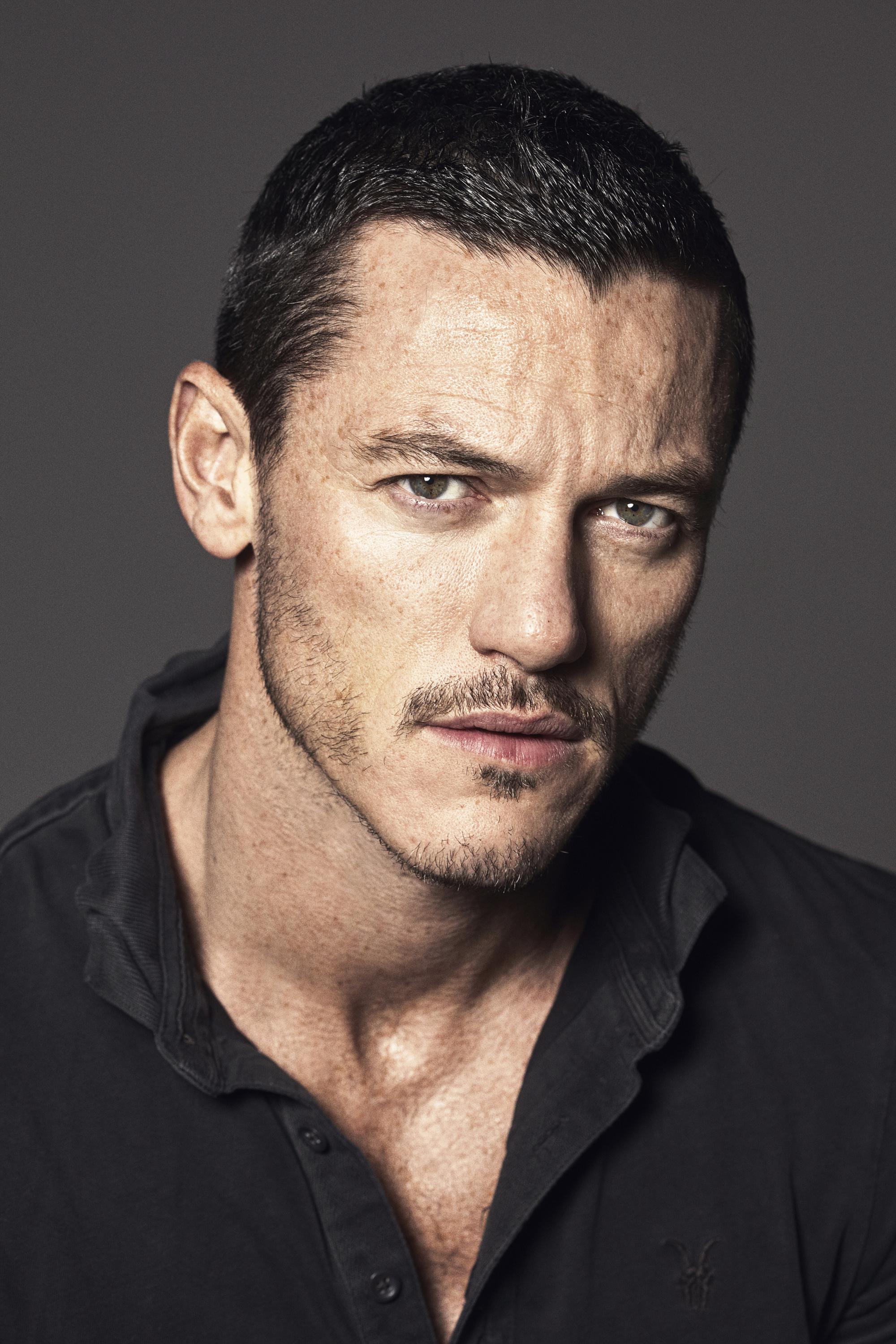 Luke Evans photo 663528