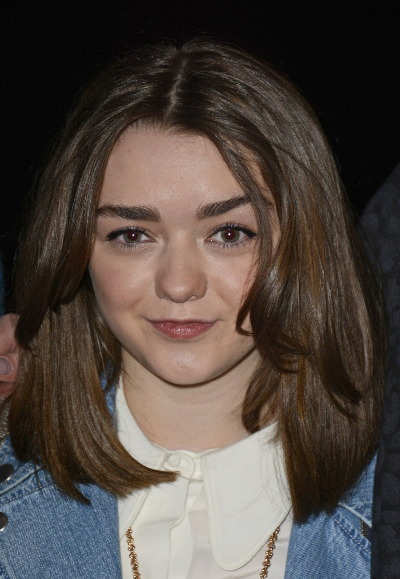 Maisie Williams Images - Management And Leadership