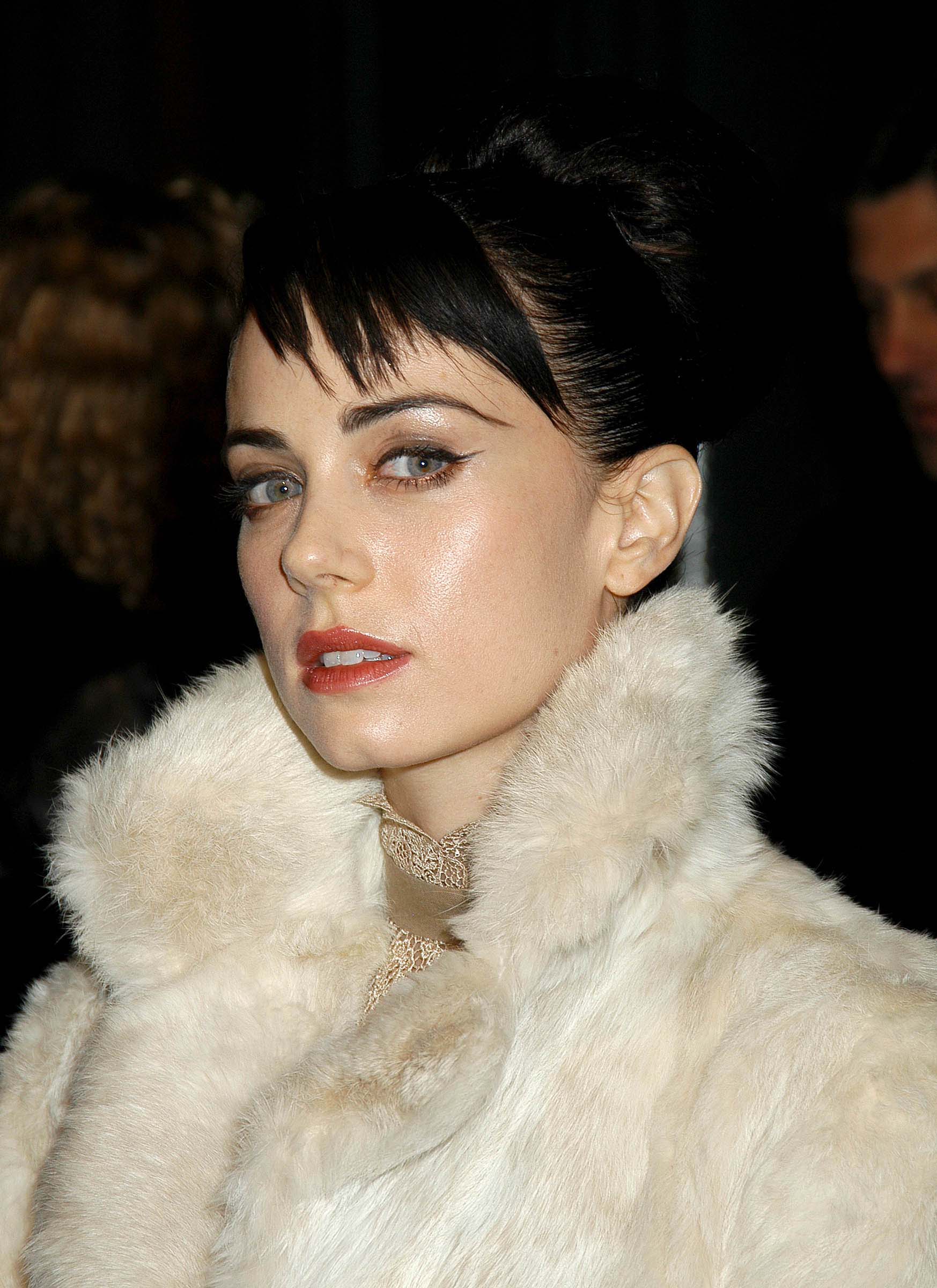 Mia Kirshner photo #26209