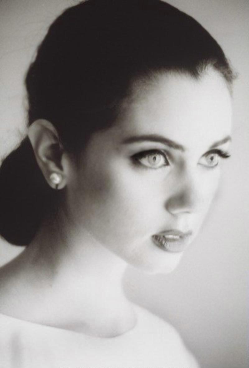 Mia Kirshner photo #33650