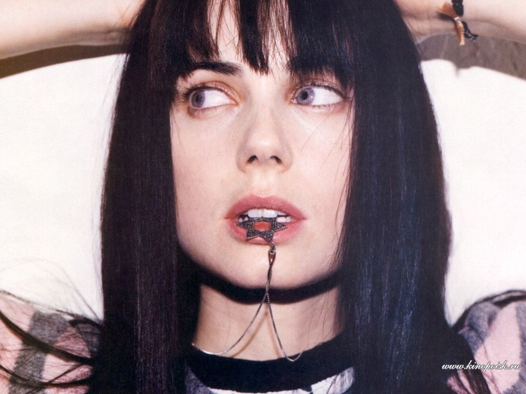 Mia Kirshner photo #26168