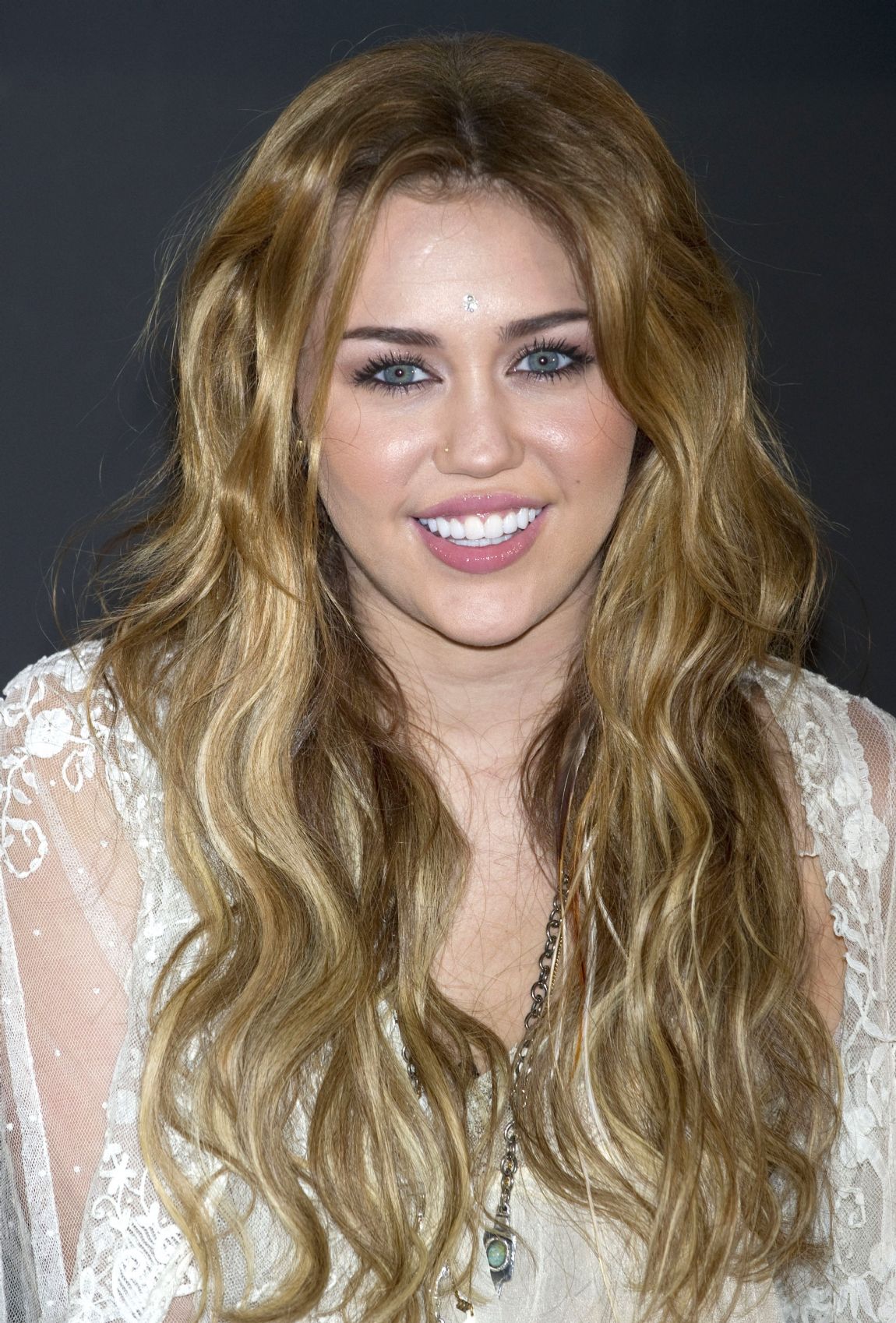 Ханна монтана агент под прикрытием. Майли сайрус. Vfkb fbhec. Майли сайрус с длинными волосами. Майли сайрус в 16.