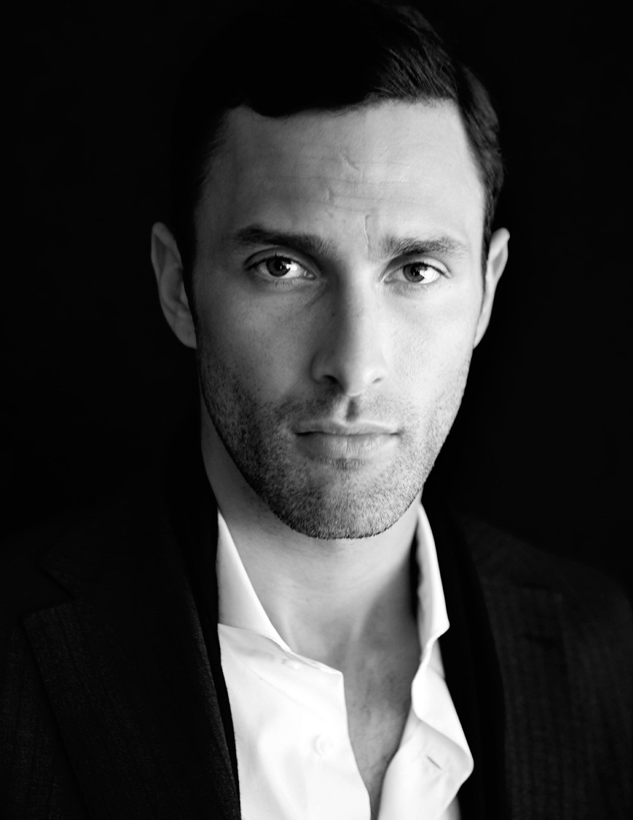 Noah Mills photo #274569