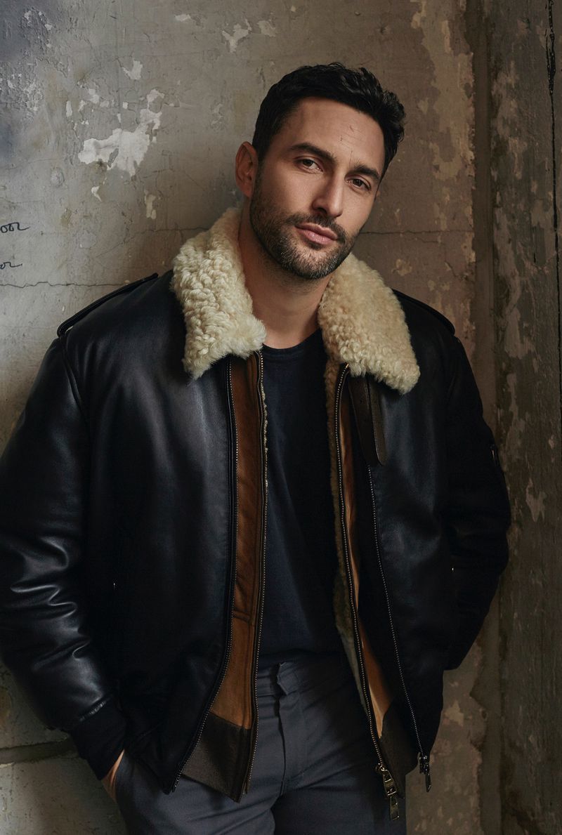 Noah Mills photo #904347