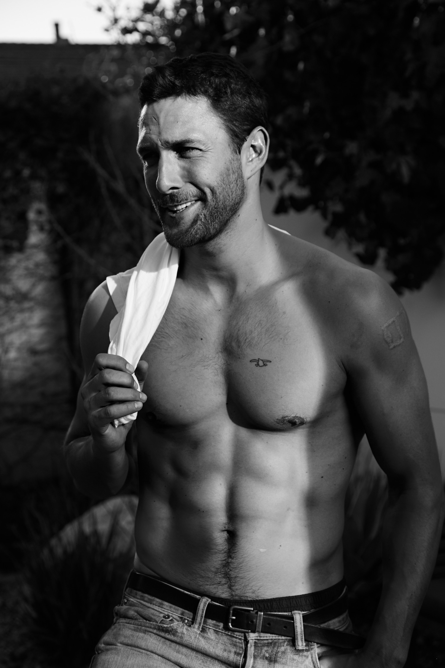 Noah Mills photo #1023915