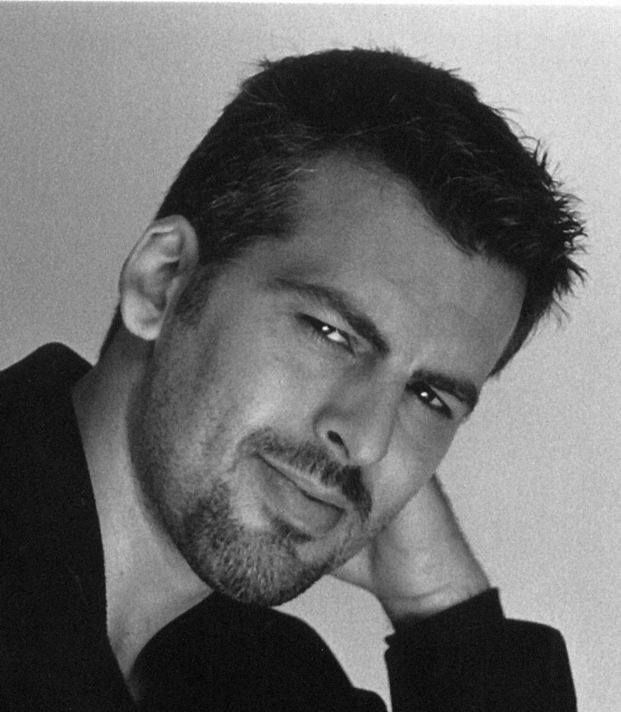 Одед фер. Oded Fehr. Одед Фер с семьей. Одед Фер в молодости. Одед Фер с женой.