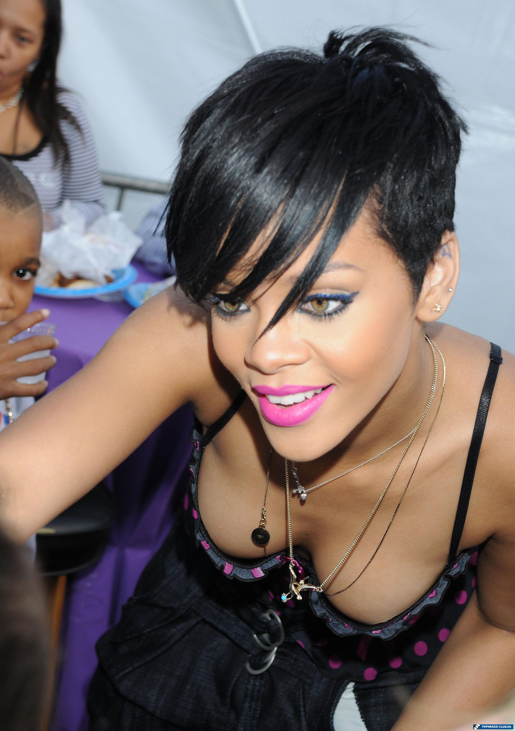 Rihanna photo #253223 Celebs-Place.com.