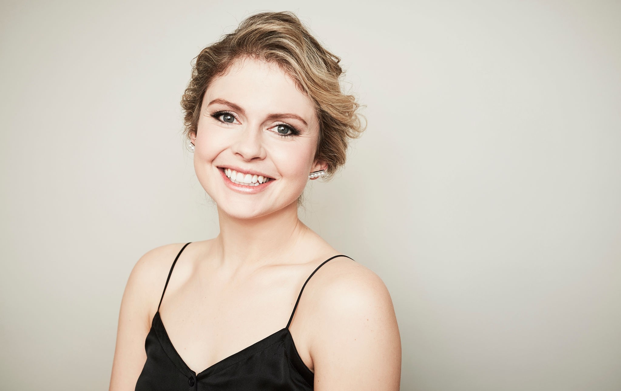 Rose McIver photo #1019521