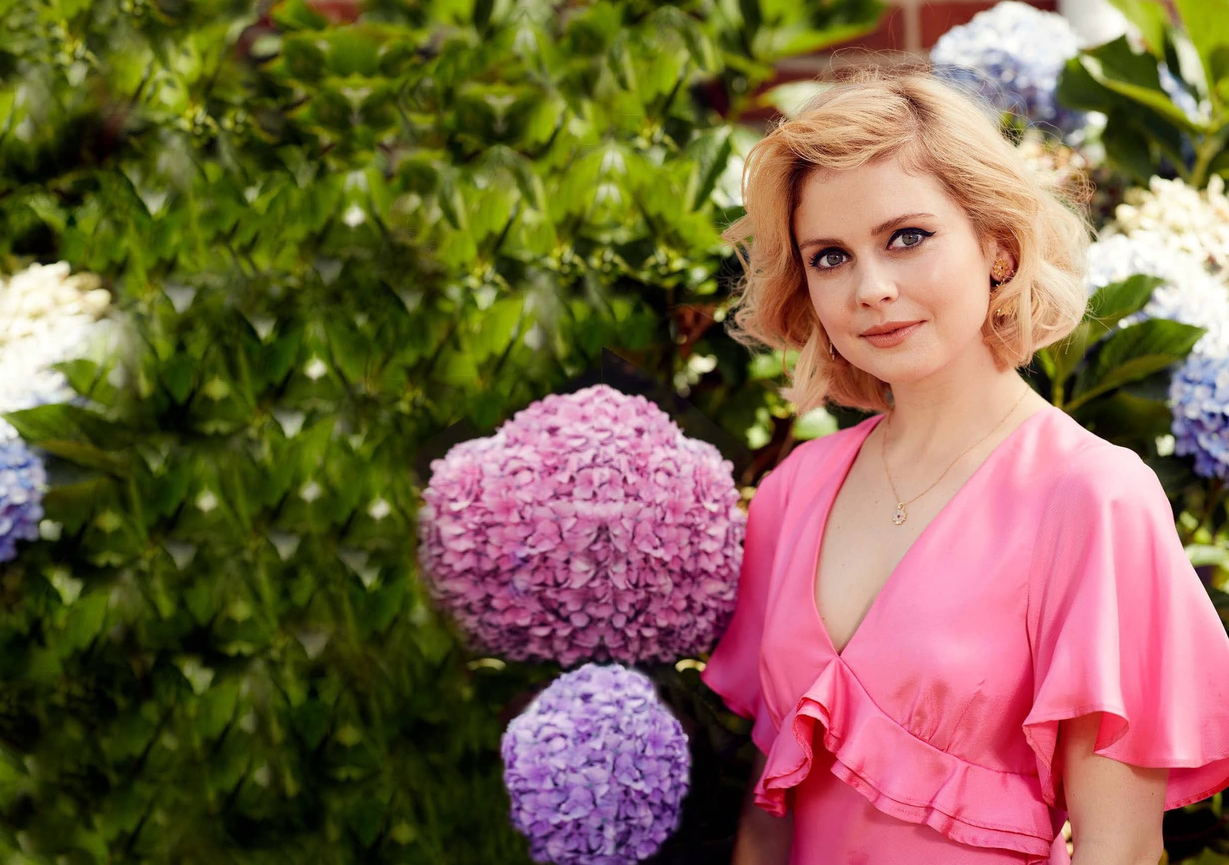 Rose McIver photo #1019523