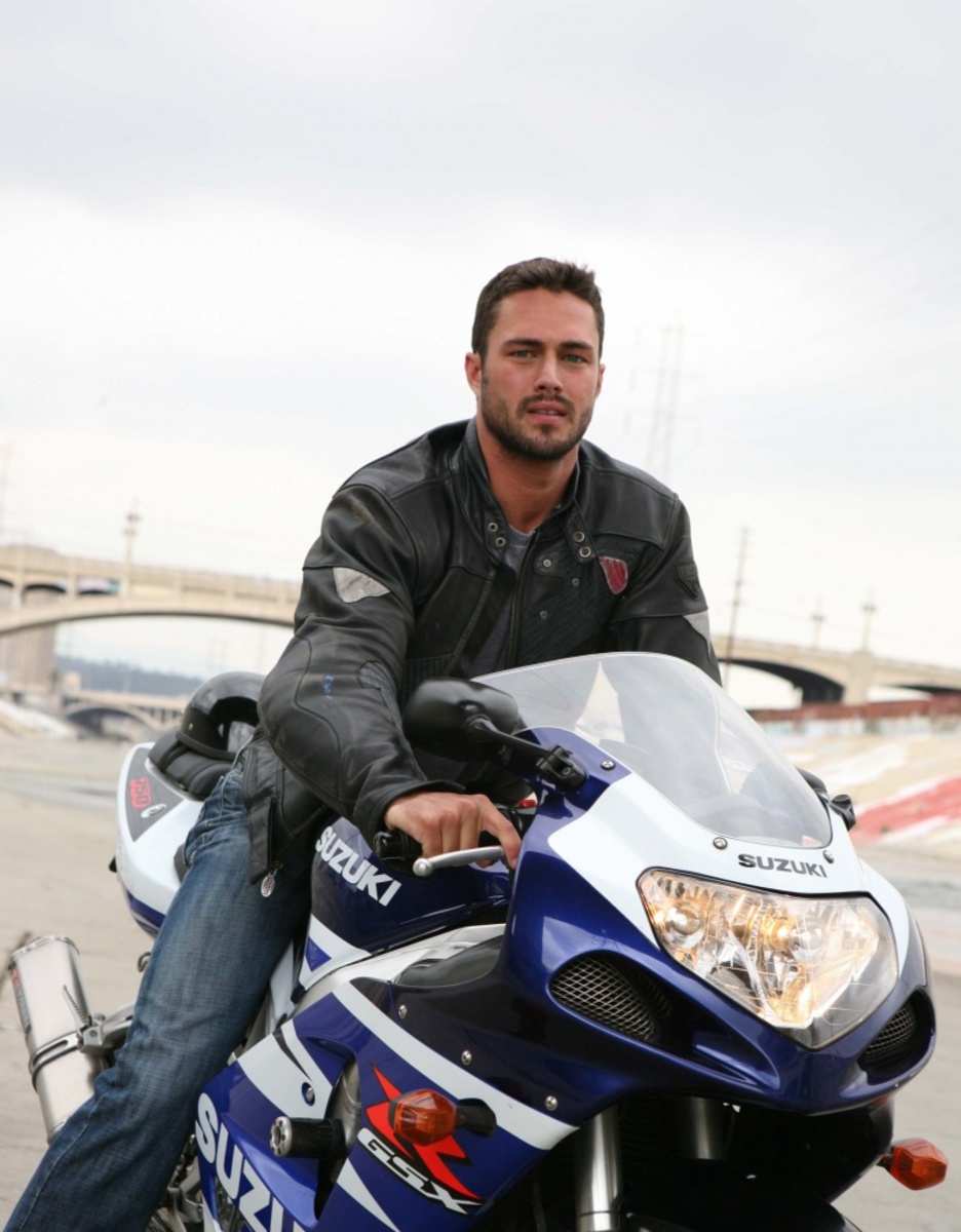 Taylor Kinney photo #458881