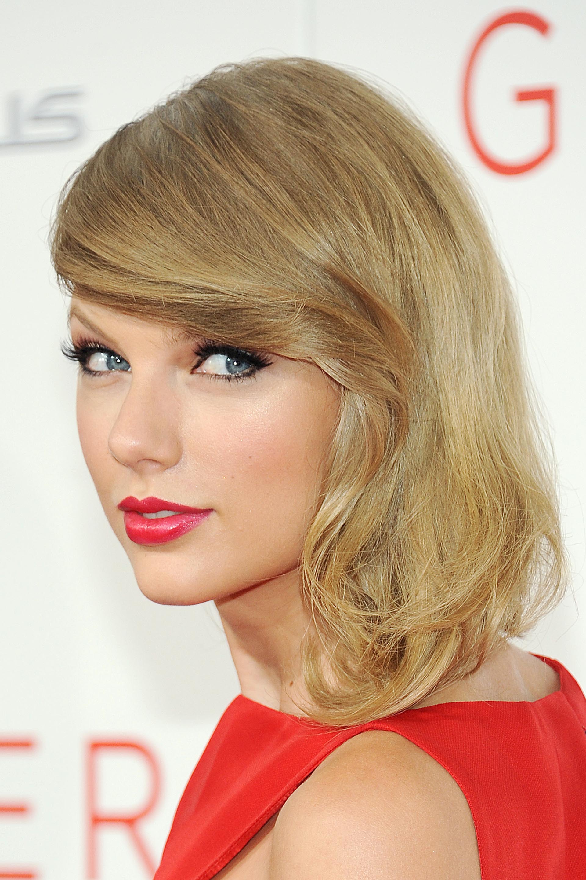 #607467. Taylor Swift. 
