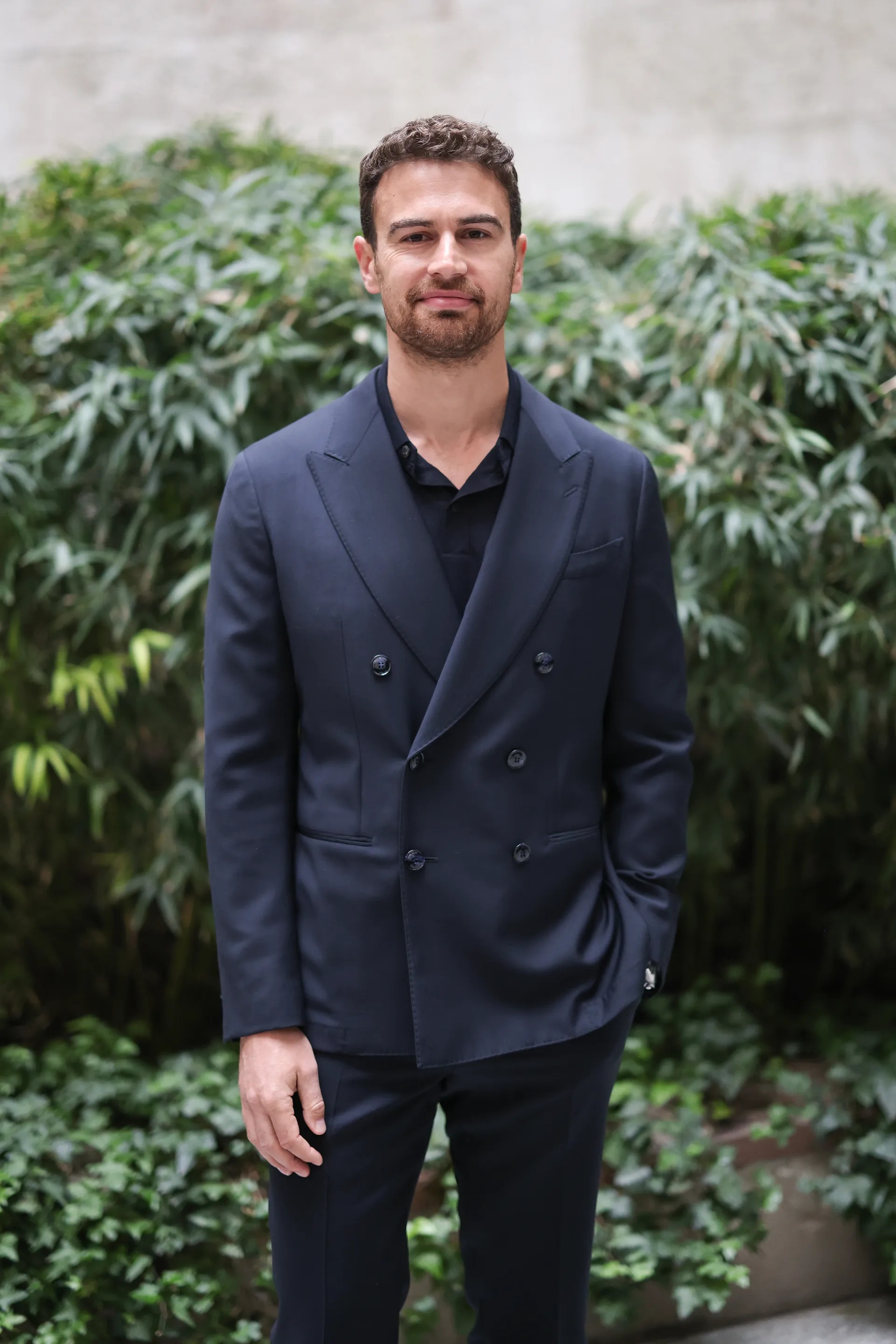 Theo James photo #1050142