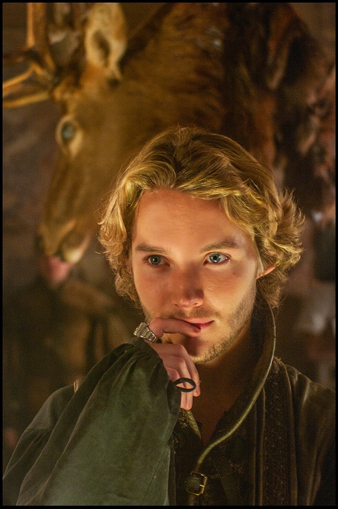 Toby Regbo photo #600188