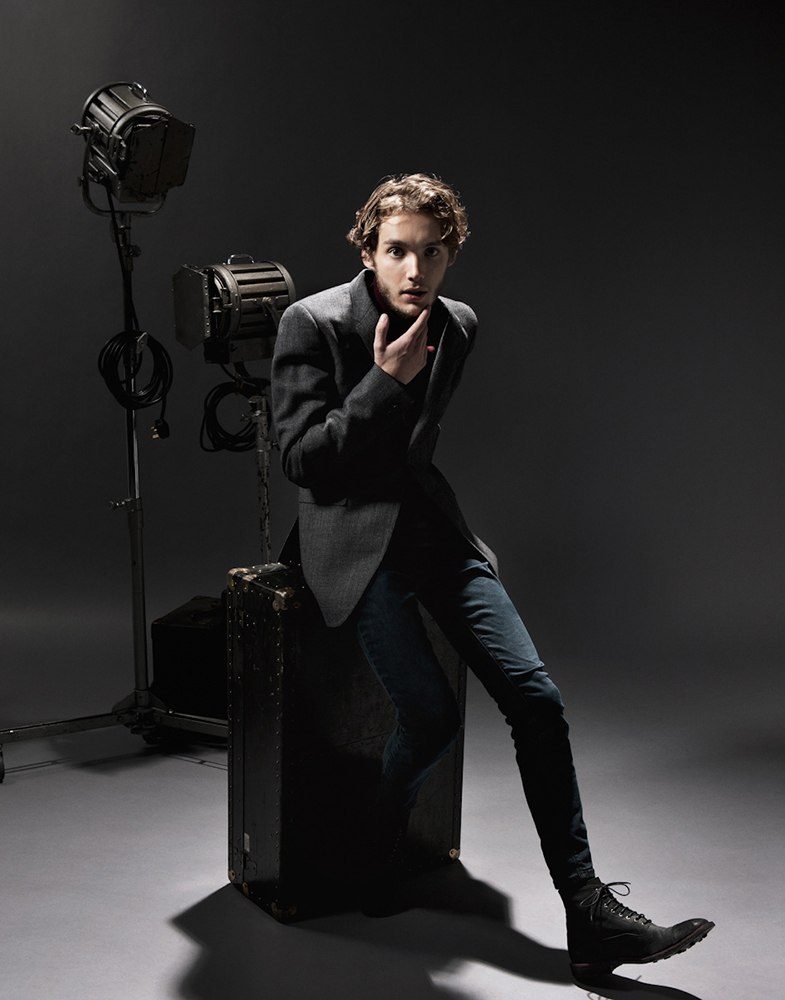 Toby Regbo photo #592294