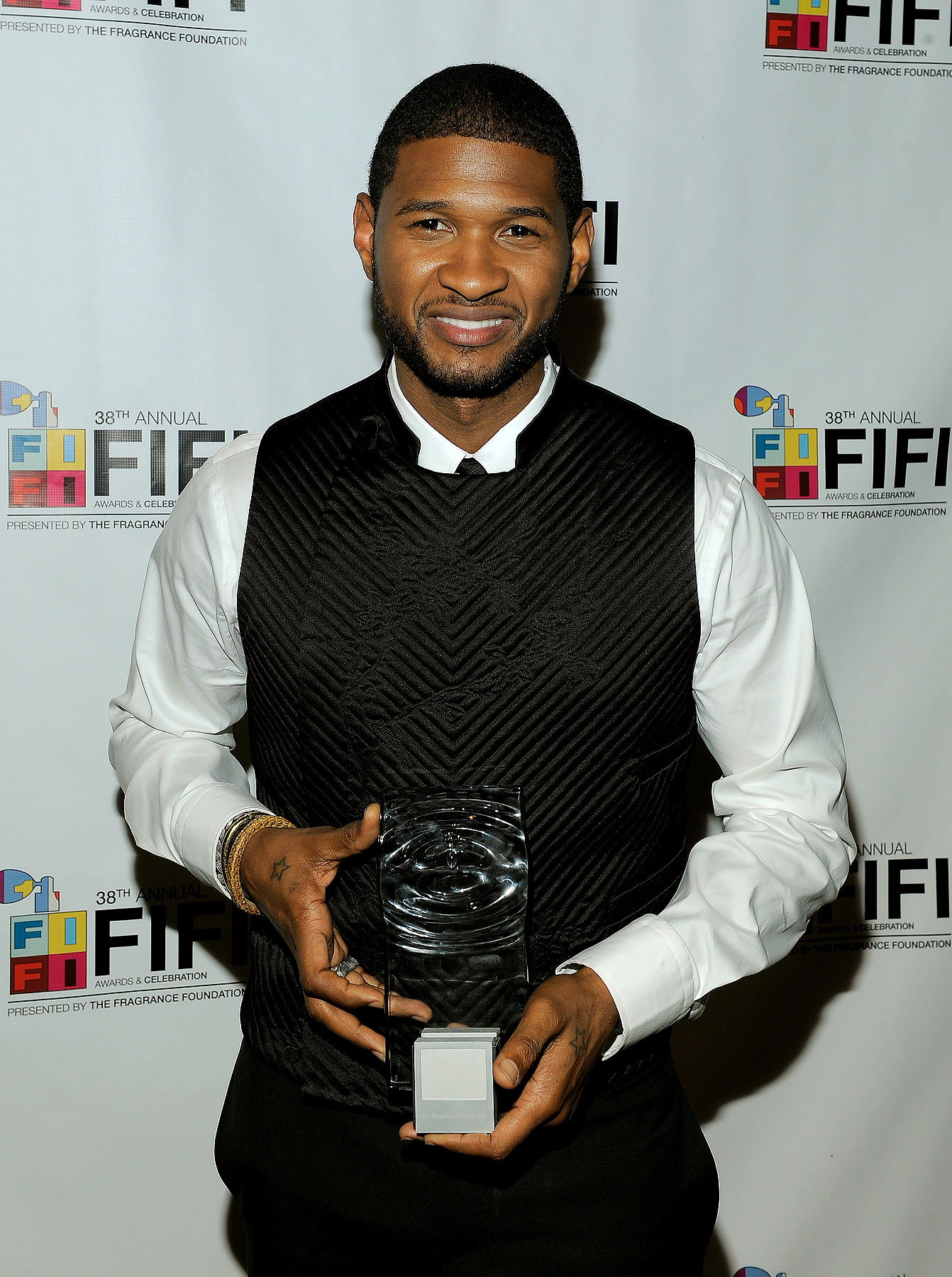 Usher photo #211283