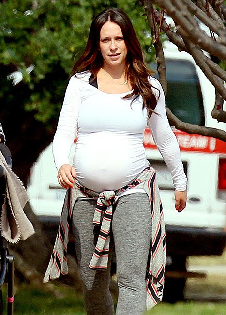 Jennifer Love Hewitt's Baby Bump