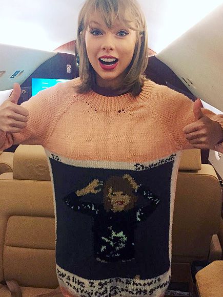 A Fan knitted a Sweater for Taylor Swift with a Polaroid Pic Her