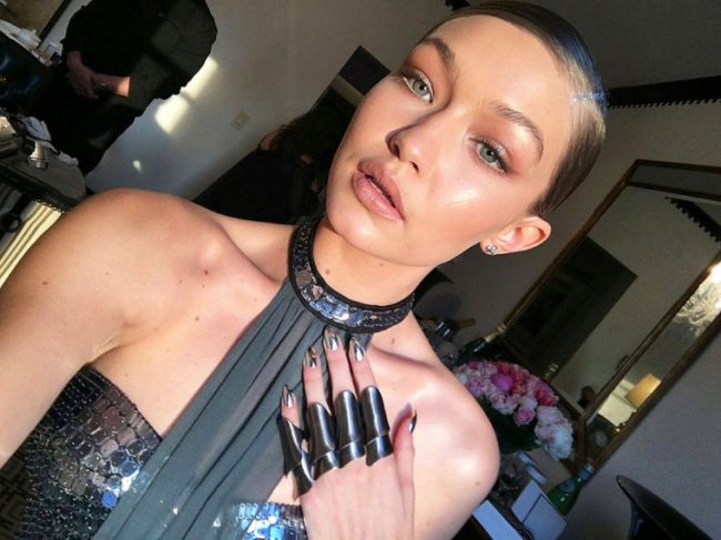 Gigi Hadid's Manicure with $2,000-Worth Crystals