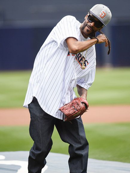 Snoop Dogg Misses teh Targed at Padres Game
