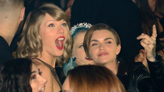 Taylor Swift Parties with Ruby Rose at DJ's New Year's Gig of Her Boyfriend