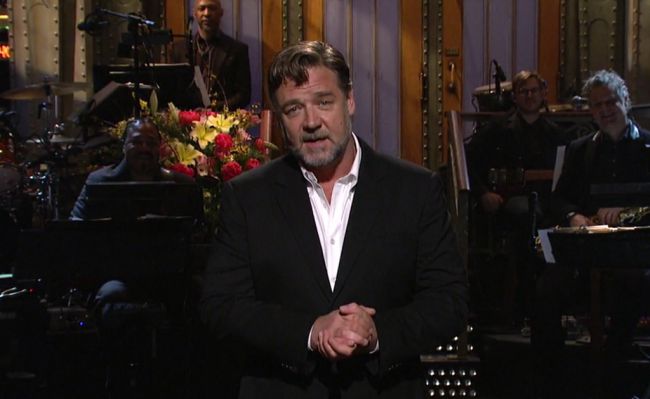 Russell Crowe Hosts SNL and Has Sex on His Mind