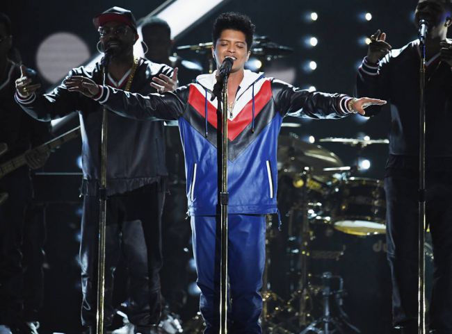Every Women Melted During Bruno Mars' Performance At The 2017 Grammy Awards