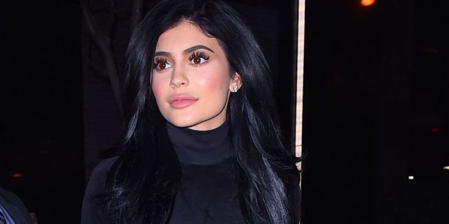 Kylie Jenner Does Not Offer Us To See Her Baby Bump
