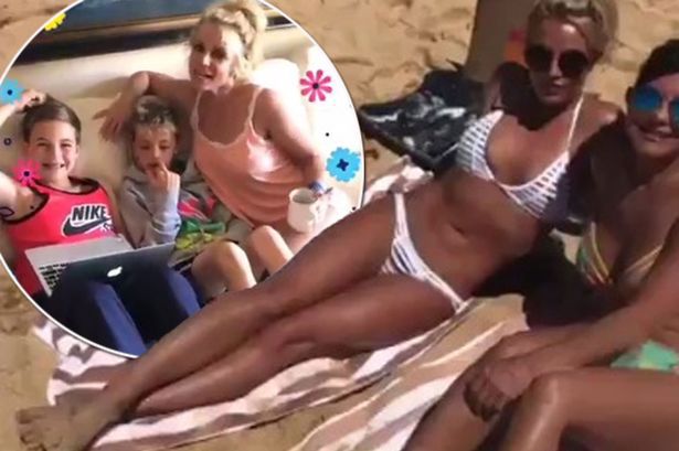 Britney Spears Enjoys Her Vacation With Sons Under Hawaiian Sun