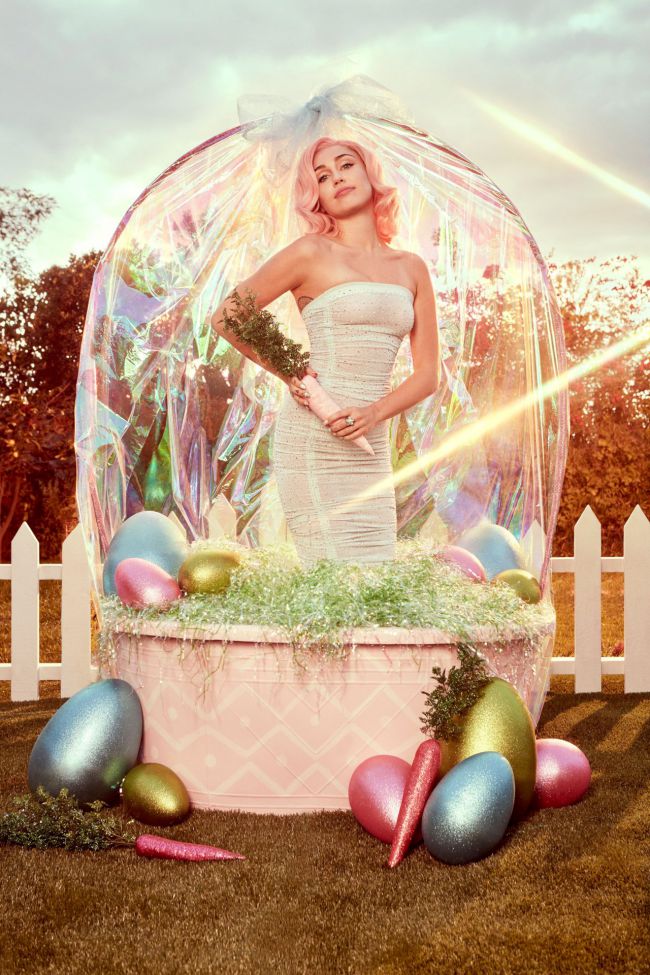 Miley Cyrus became an Easter bunny