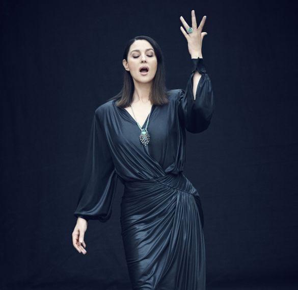 Monica Bellucci on the pages of L'Officiel