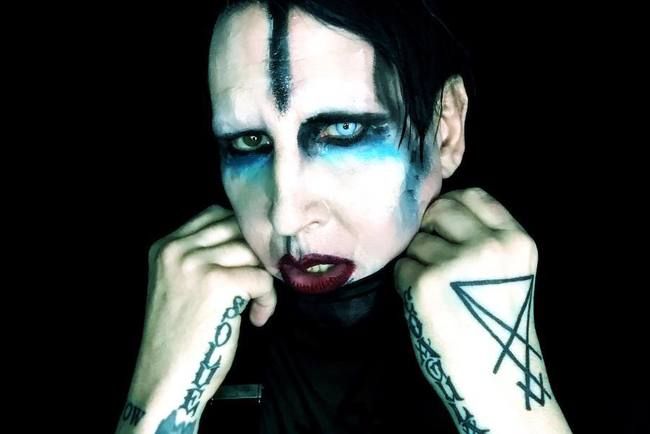 Marilyn Manson fainted on stage during the concert (VIDEO)