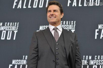 Tom Cruise strolled with an unknown girl