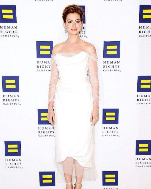 Anne Hathaway was awarded for combating gender discrimination