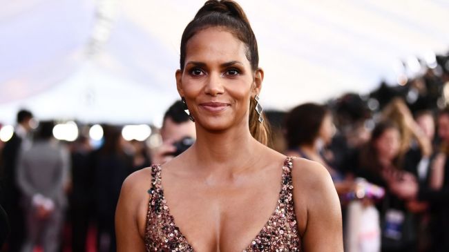 52-year-old Halle Berry is pregnant for the third time?
