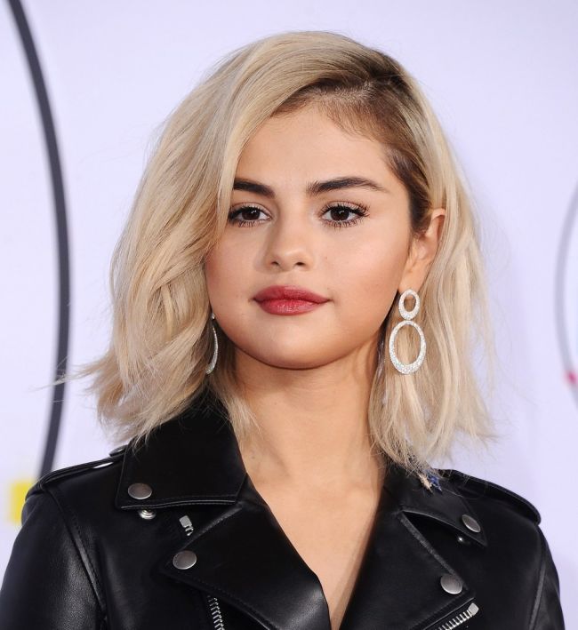 Selena Gomez is not talking to friends after Justin Bieber's wedding